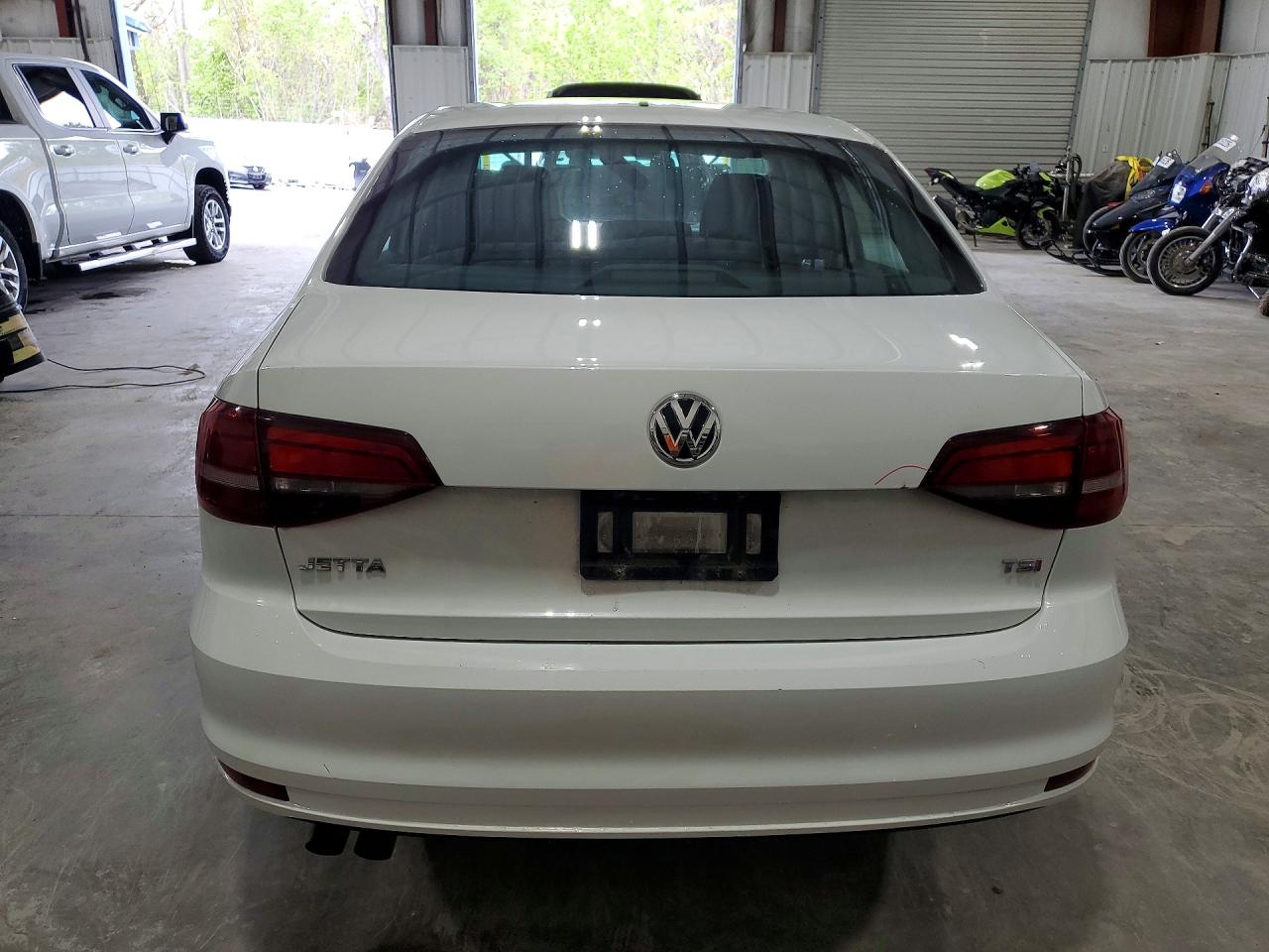 Volkswagen Jetta S
