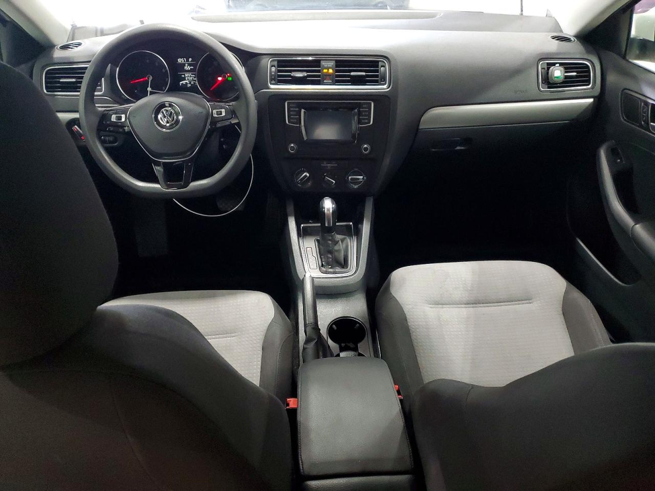Volkswagen Jetta S