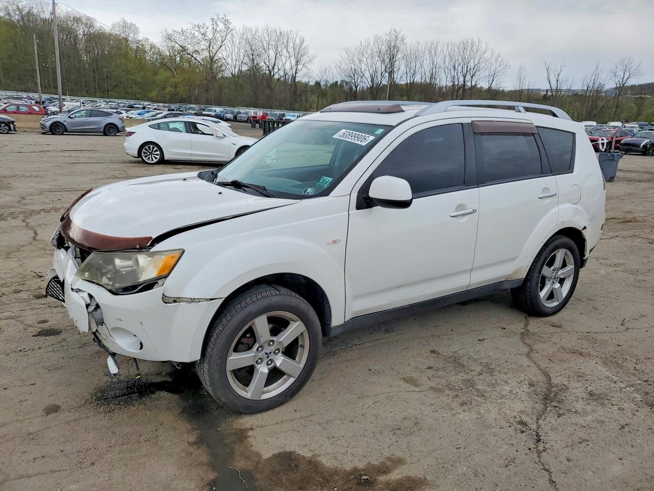 Salvage Mitsubishi Outlander Image