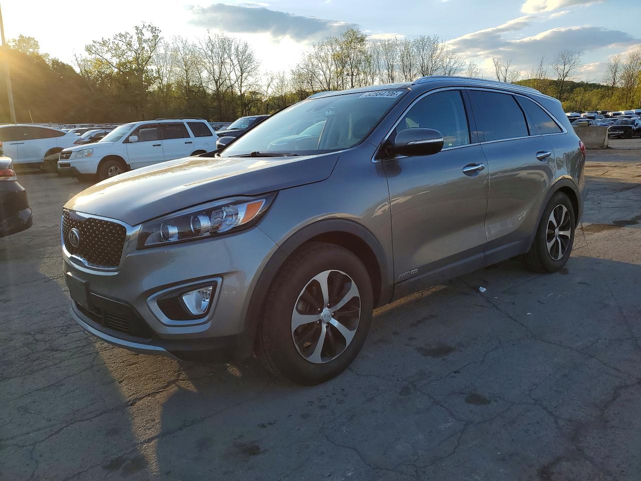 Salvage Kia Sorento Image
