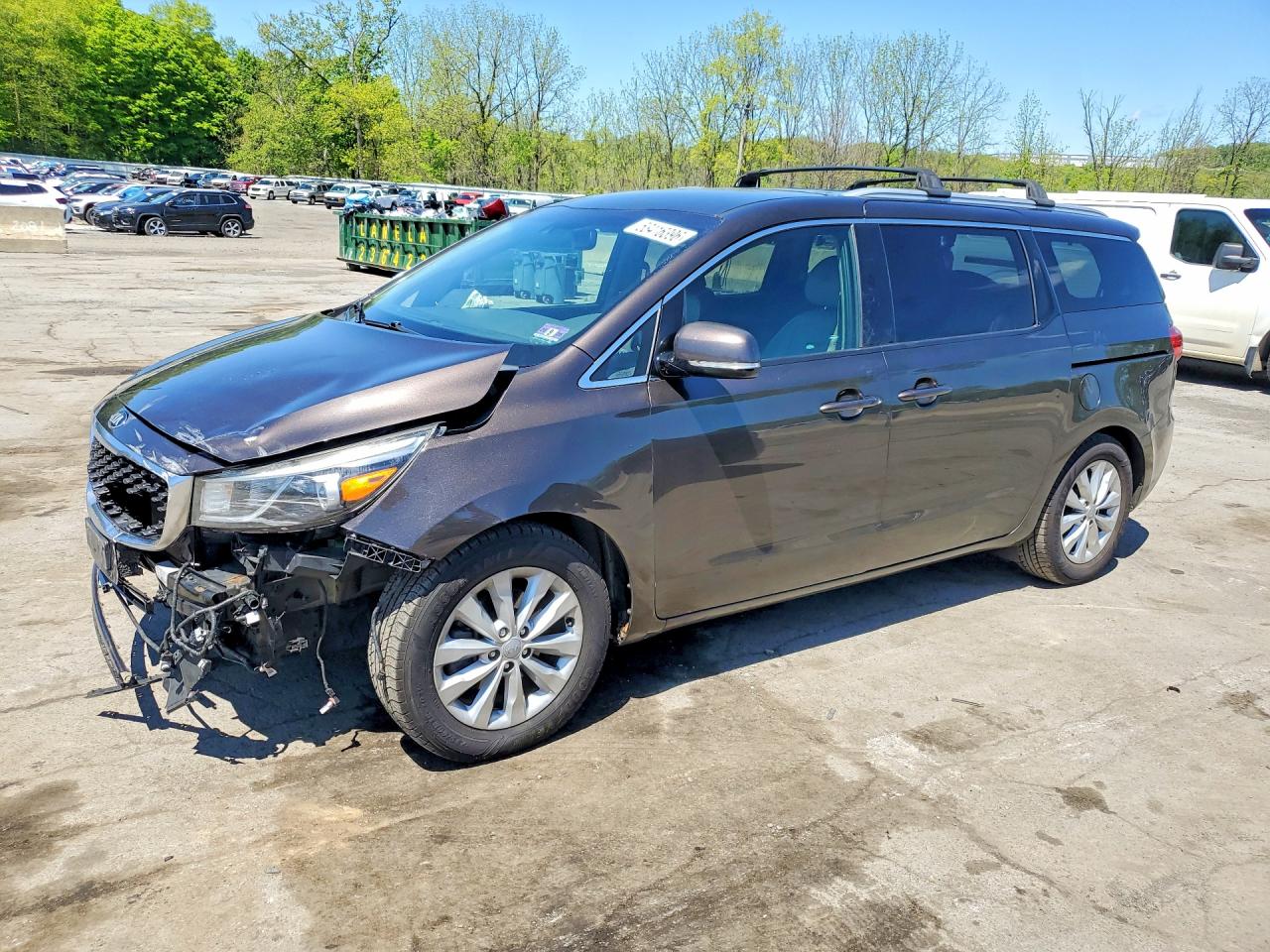 Salvage Kia Sedona Image