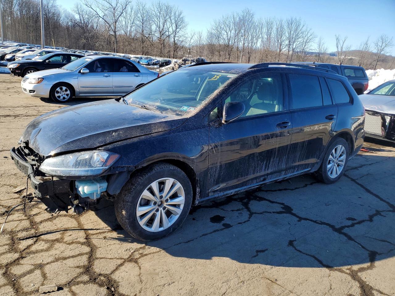 Salvage Volkswagen Golf Image