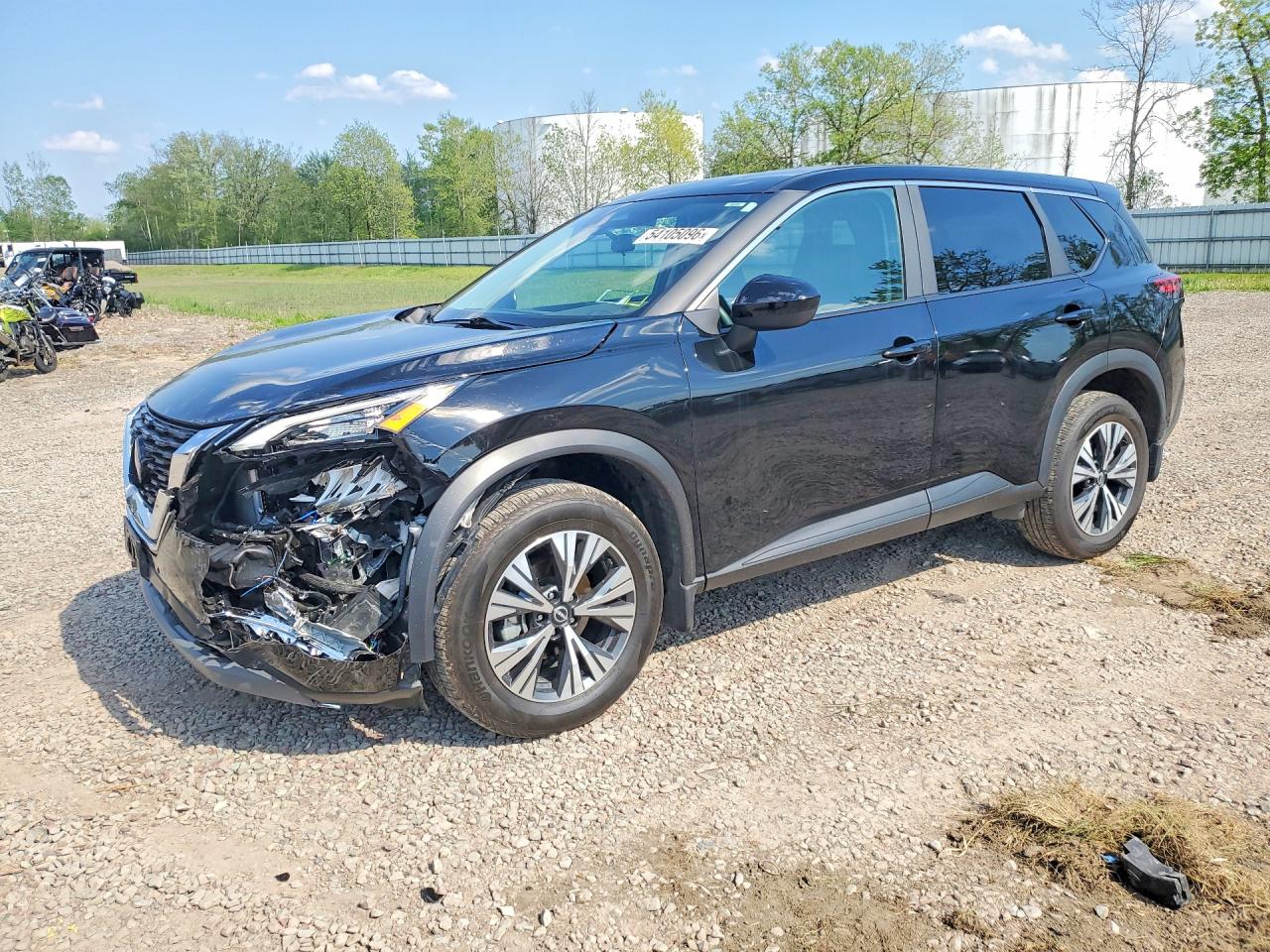 Salvage Nissan Rogue Image