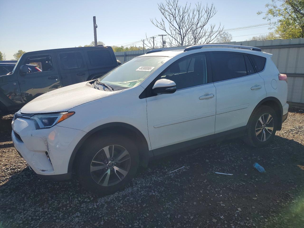 Salvage Toyota RAV4 Image