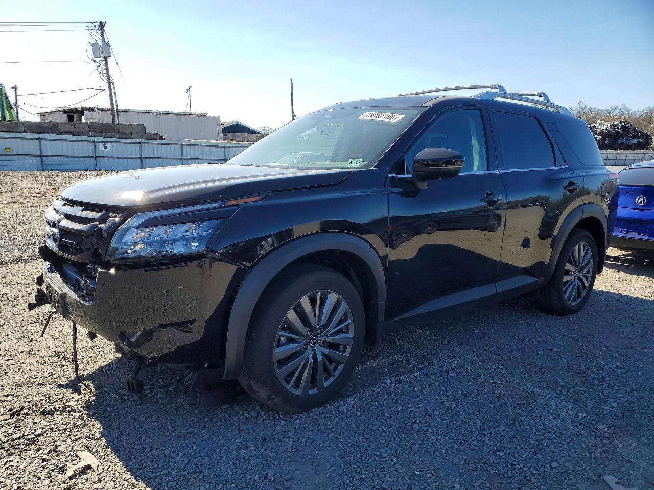 Salvage Nissan Pathfinder Image