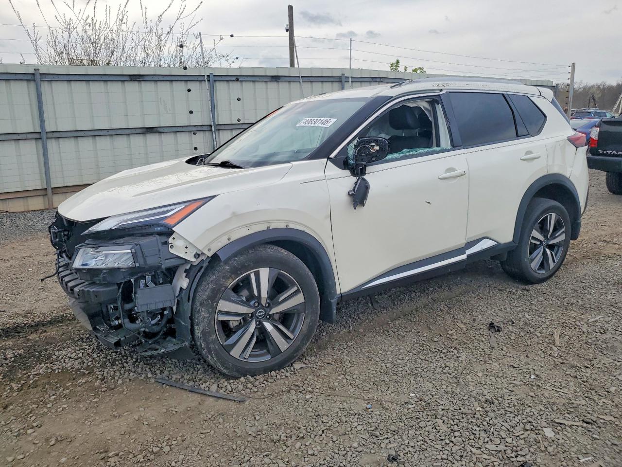 Salvage Nissan Rogue Image