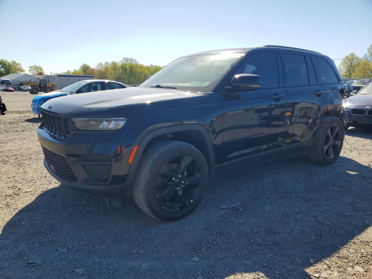 Salvage Jeep Cherokee Image