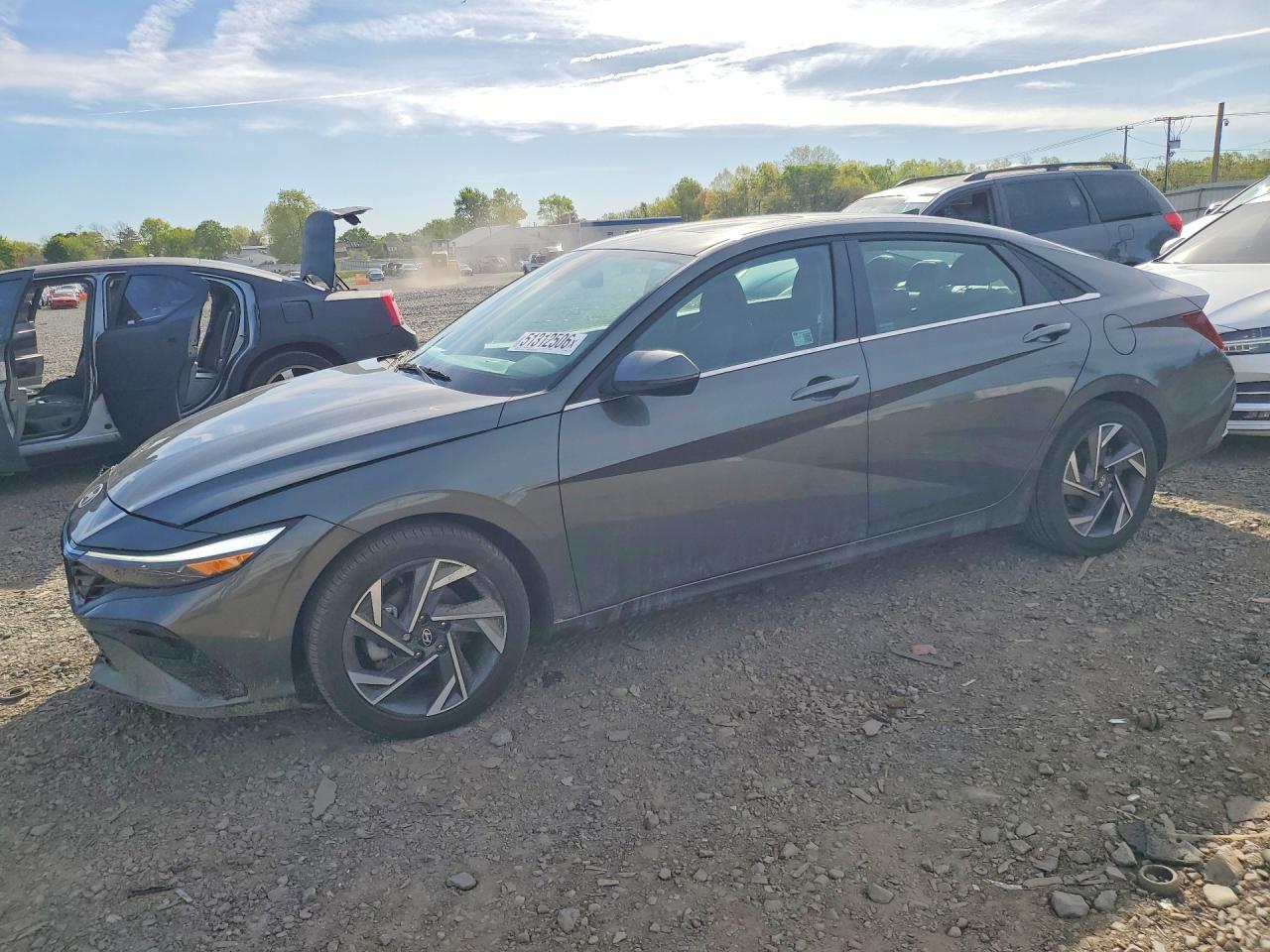 Salvage Hyundai ELANTRA Image