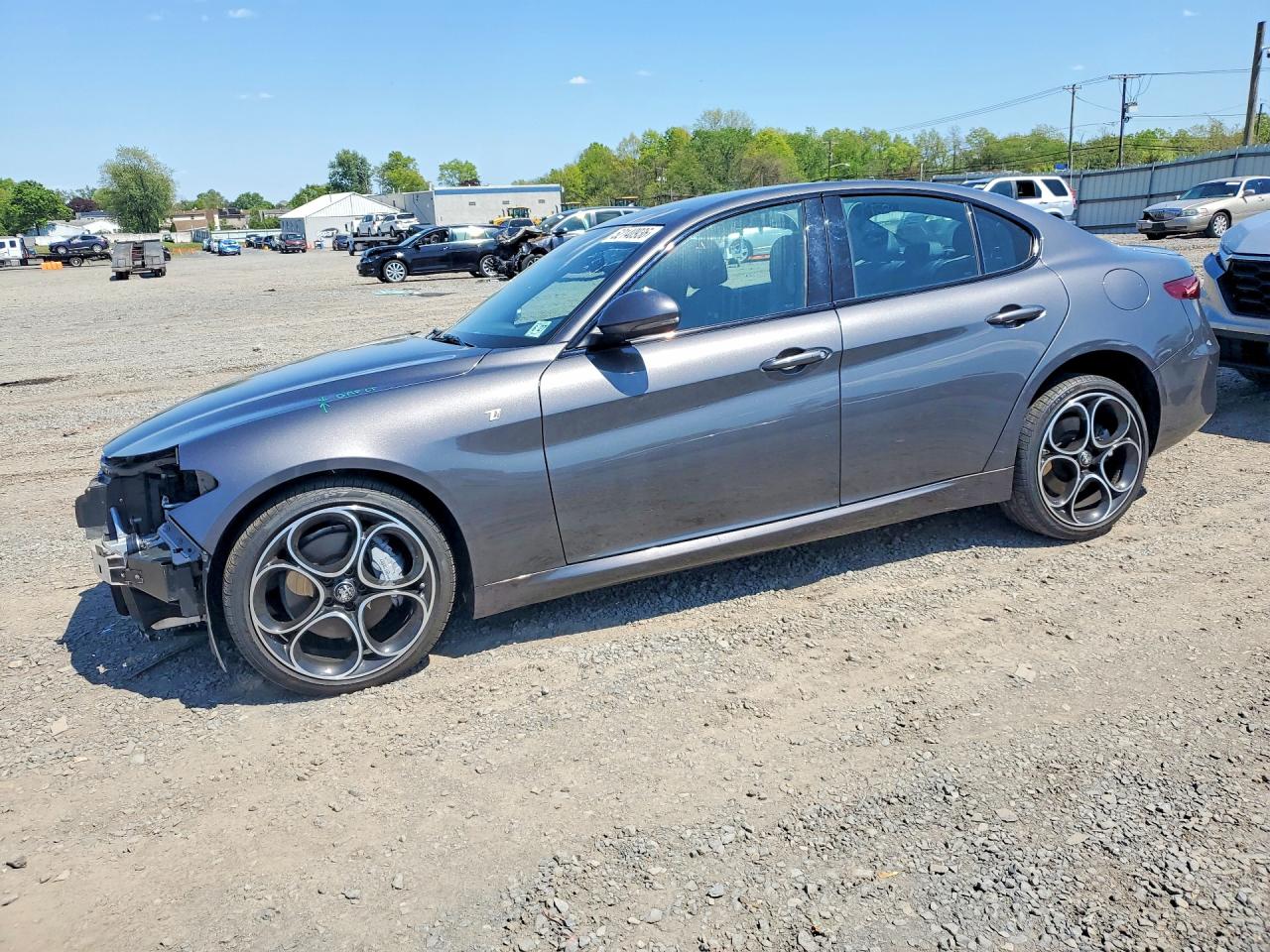 Salvage Alfa Romeo Giulia Image