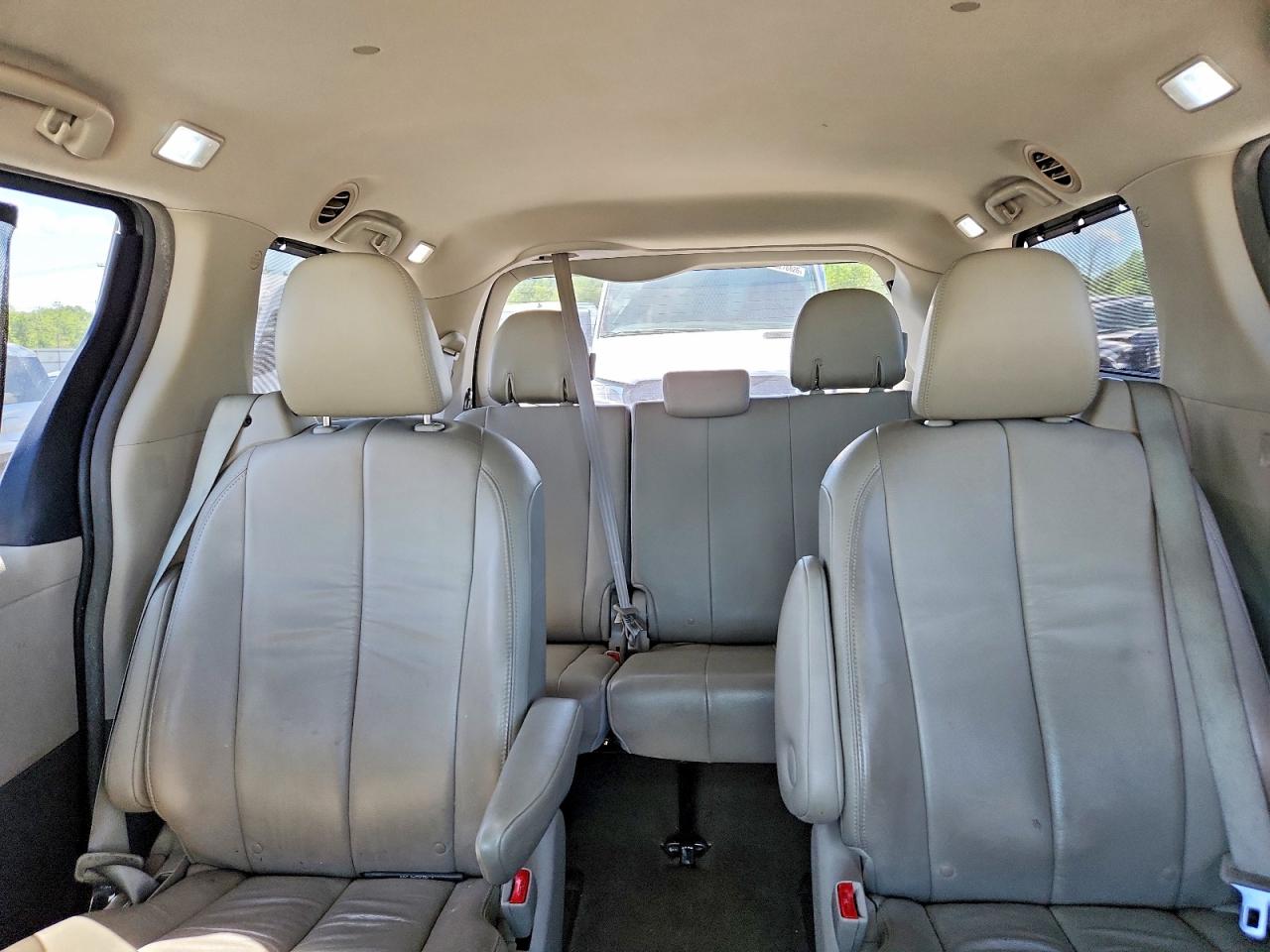 Toyota Sienna Xle 7-passenger