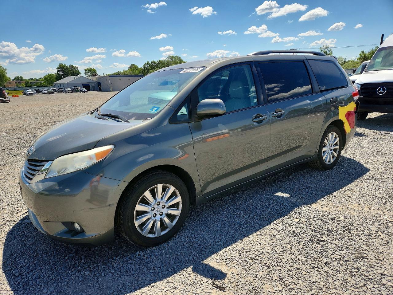 Salvage Toyota Sienna Image