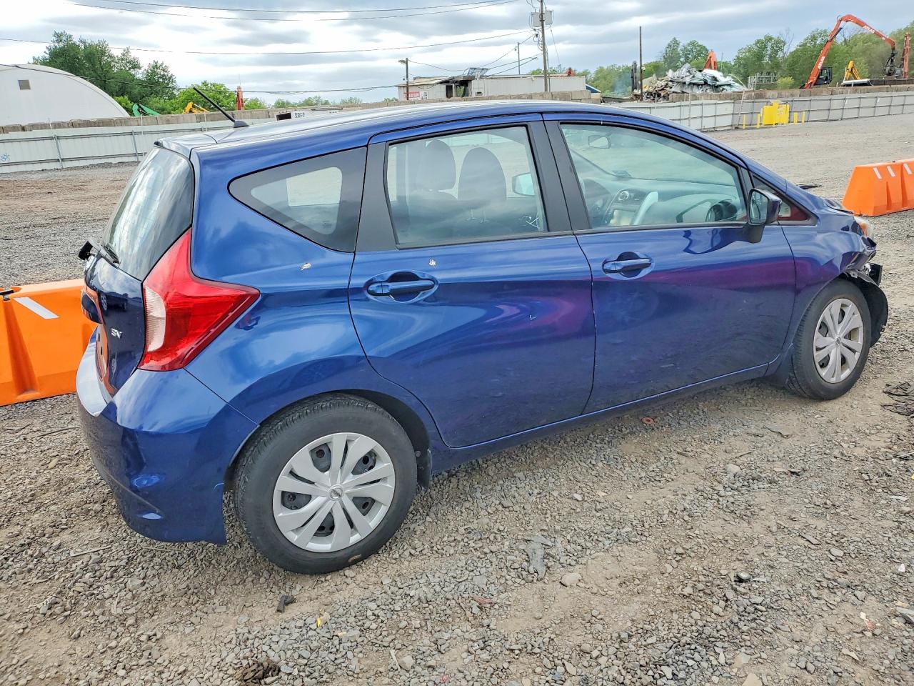 Nissan Versa Sv