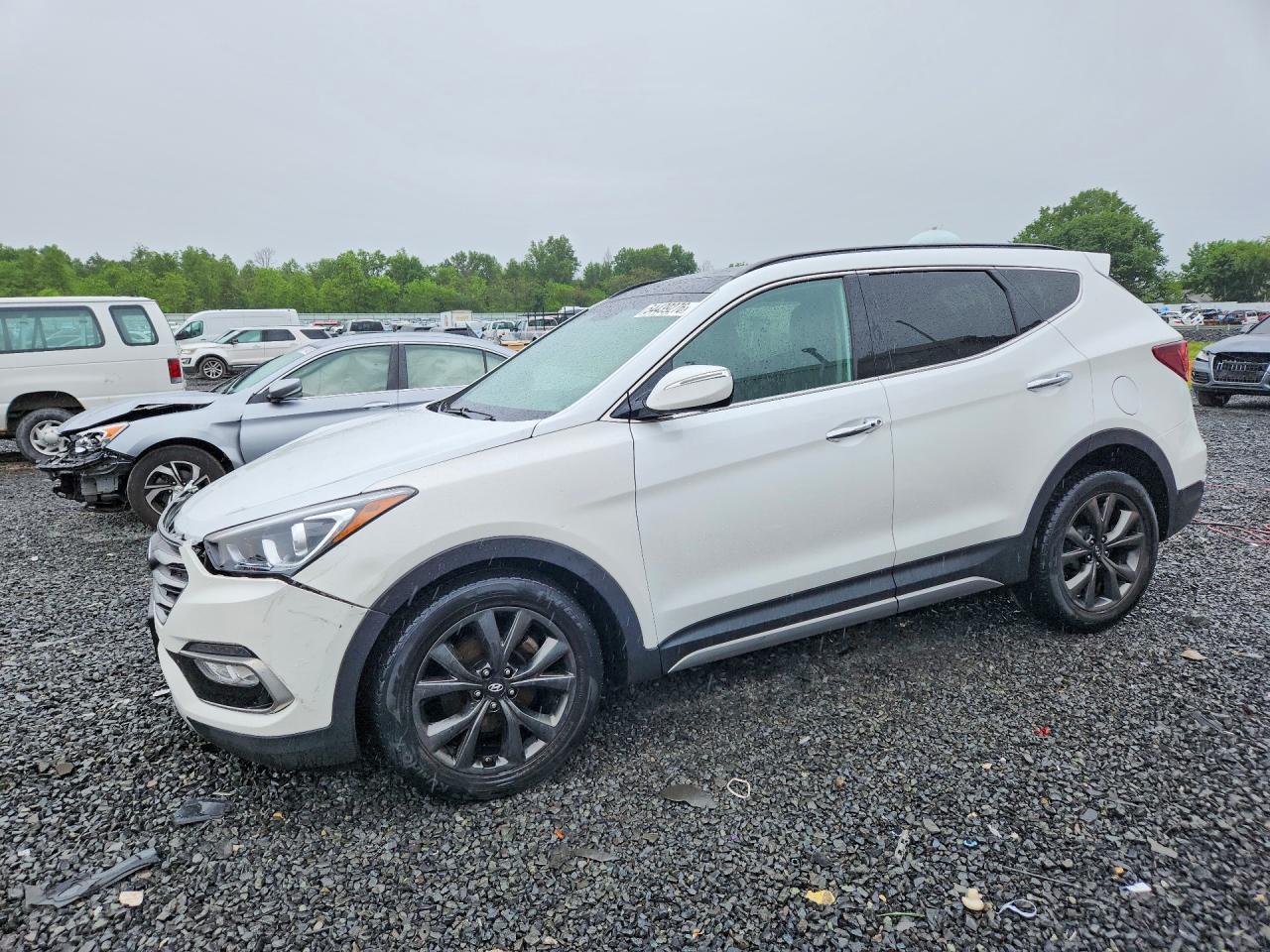 Salvage Hyundai SANTA FE Image