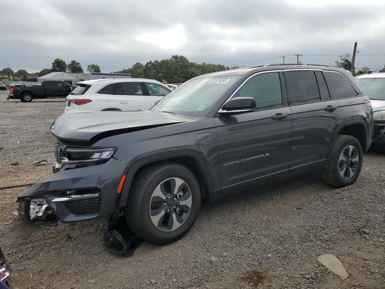 Salvage Jeep Grand Cherokee Image