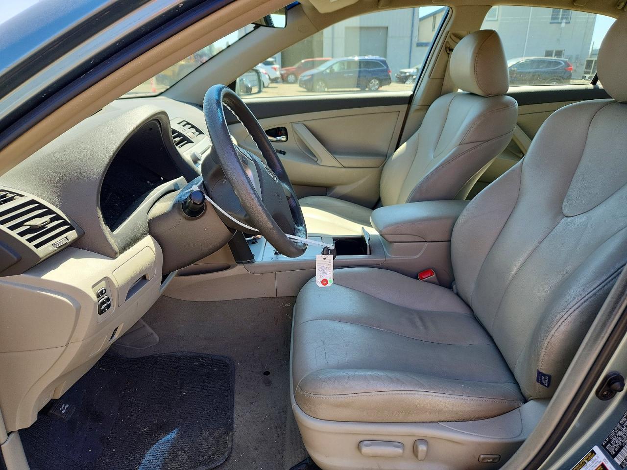 Toyota Camry Le V6