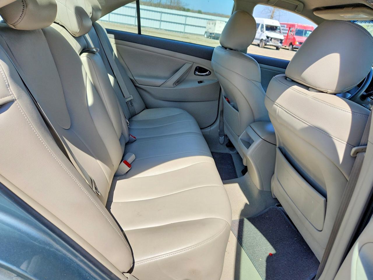 Toyota Camry Le V6