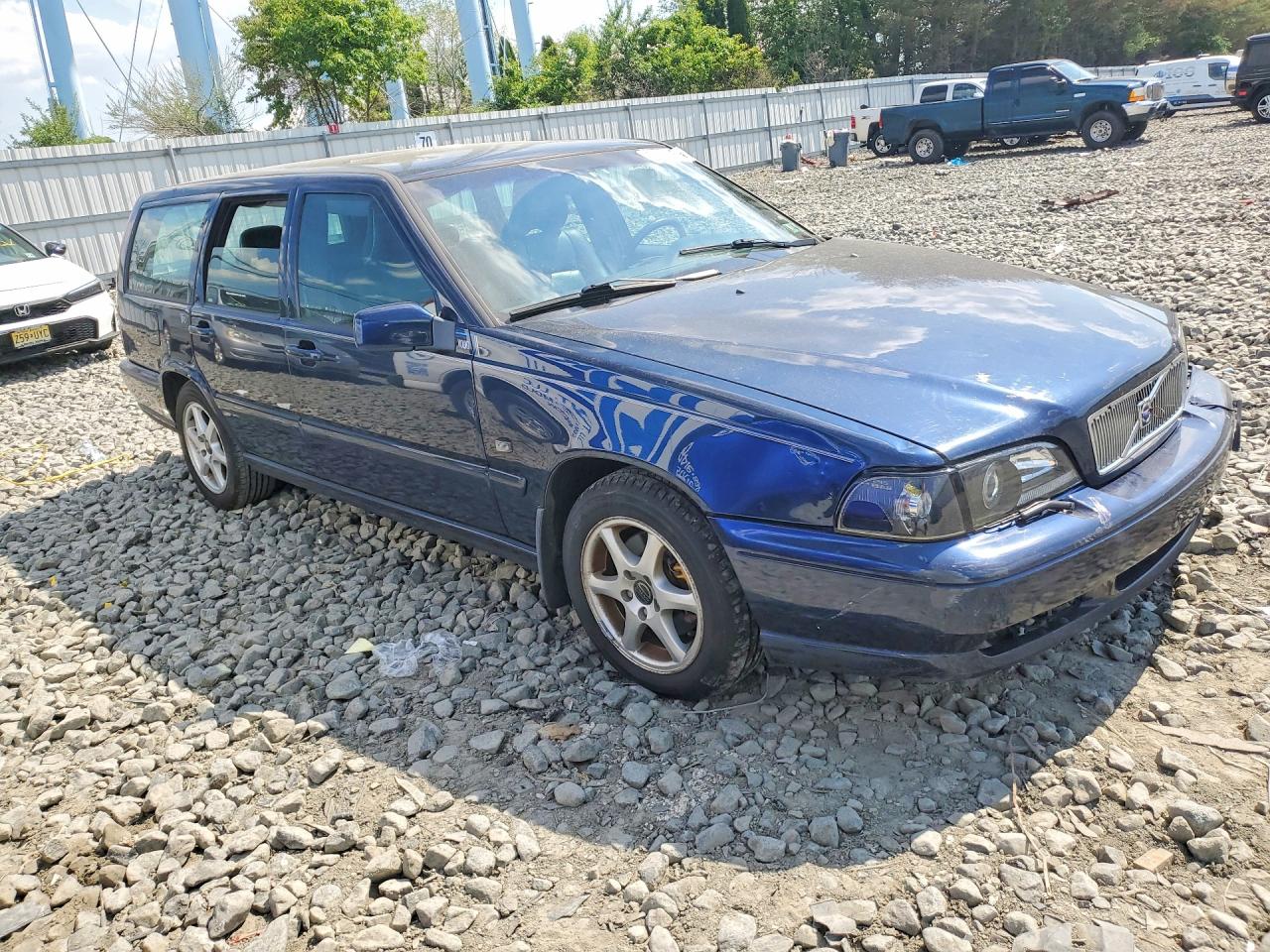 Volvo V70 Base