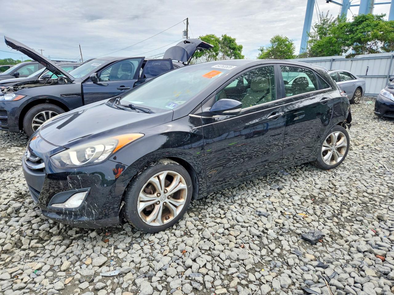 Salvage Hyundai ELANTRA Image
