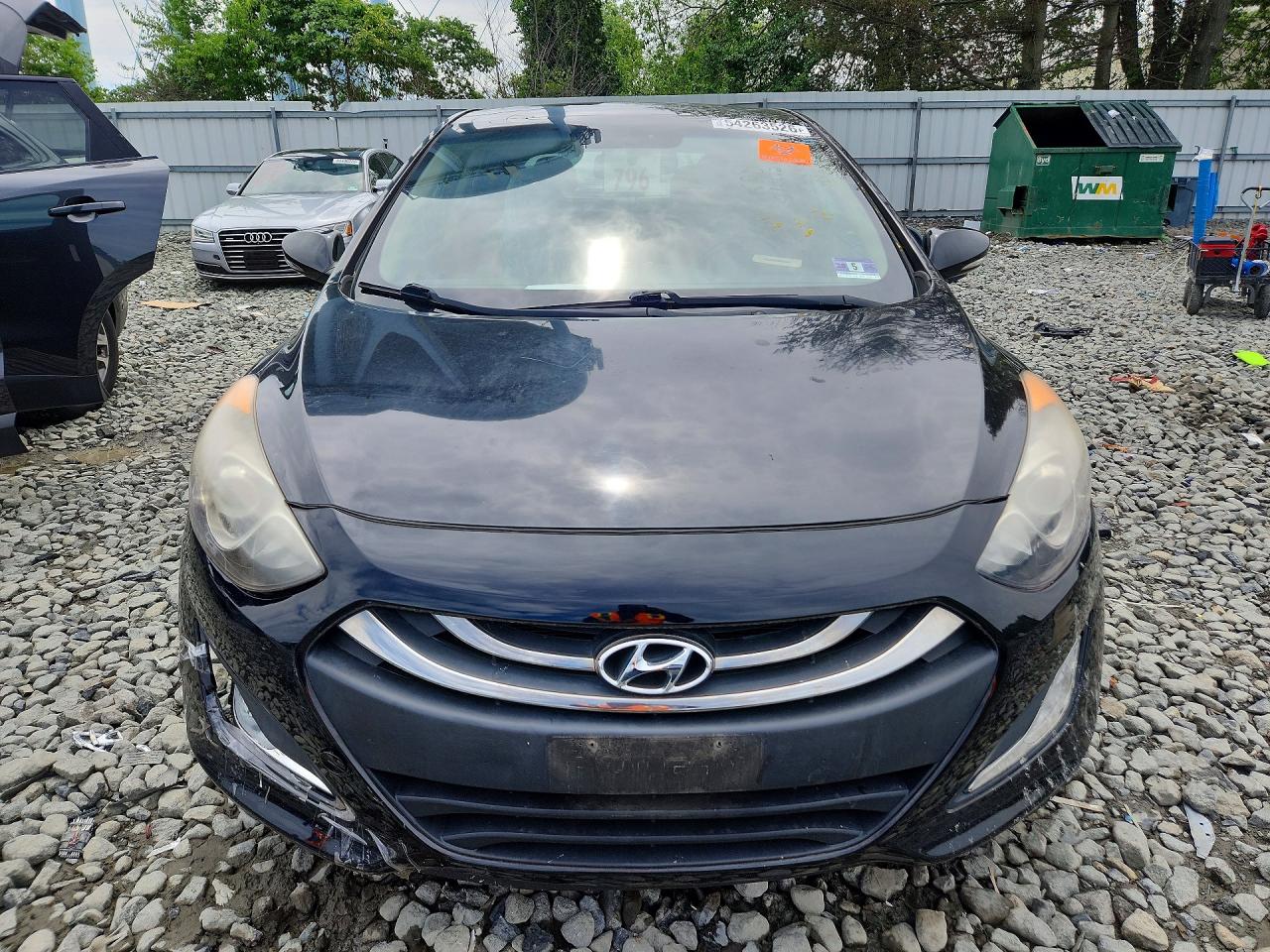Hyundai ELANTRA Base