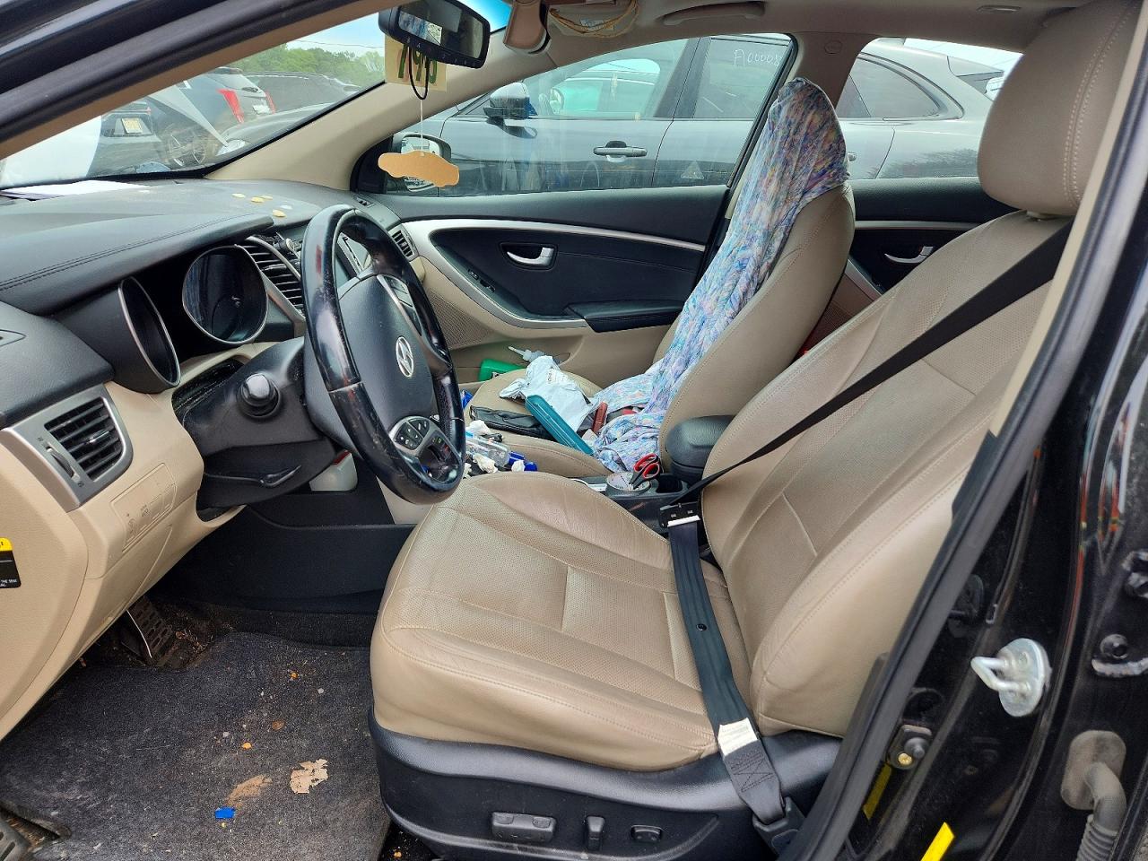 Hyundai ELANTRA Base