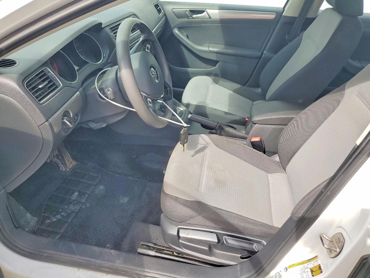 Volkswagen Jetta S