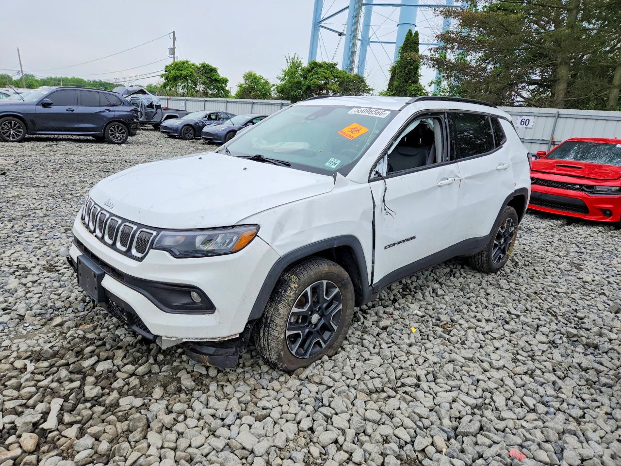 Salvage Jeep Compass Image