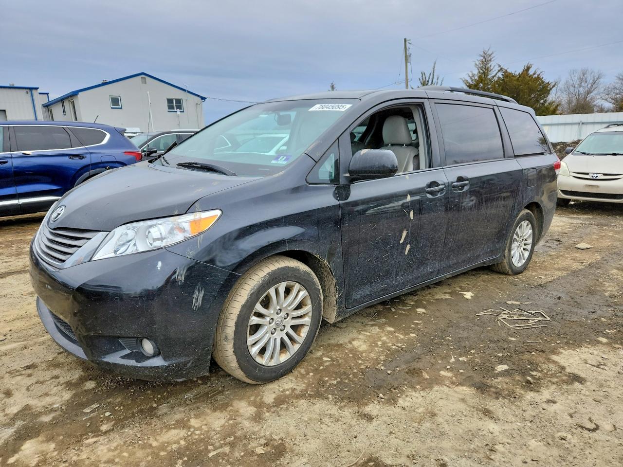 Salvage Toyota Sienna Image