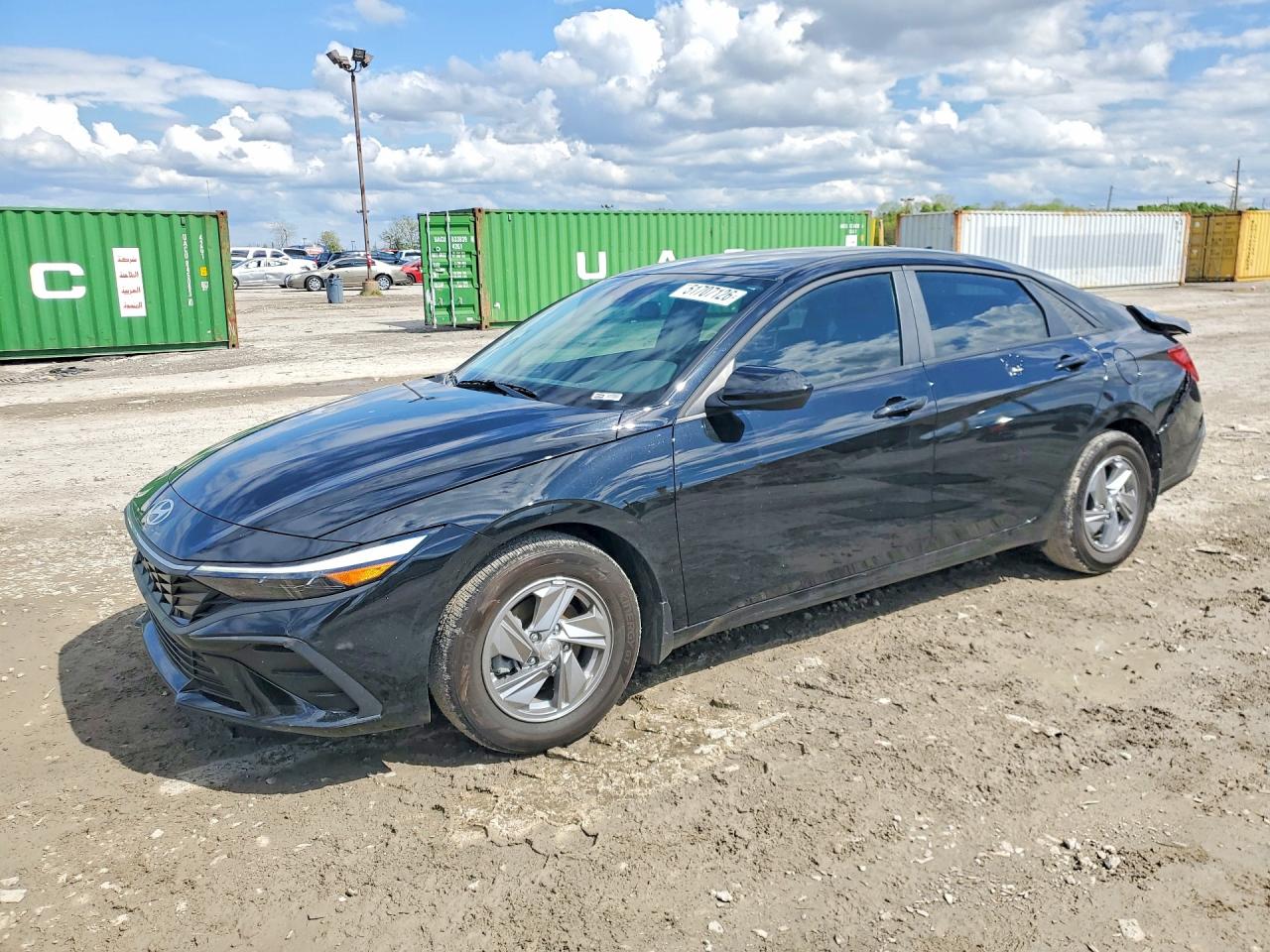 Salvage Hyundai ELANTRA Image