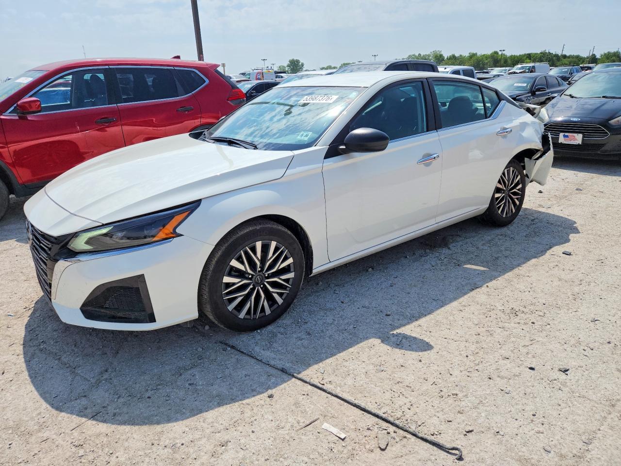 Salvage Nissan Altima Image