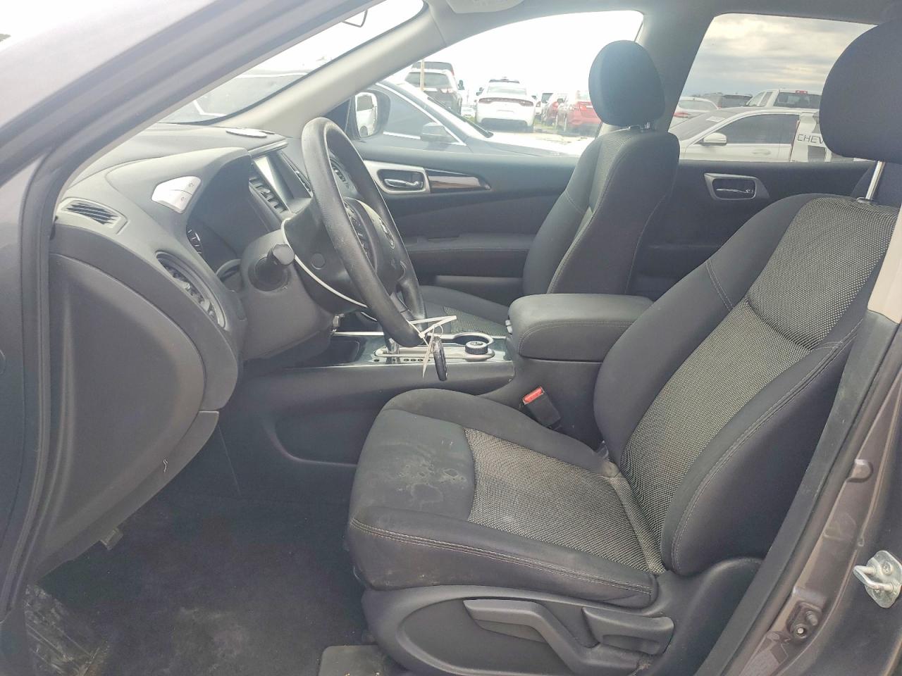 Nissan Pathfinder S