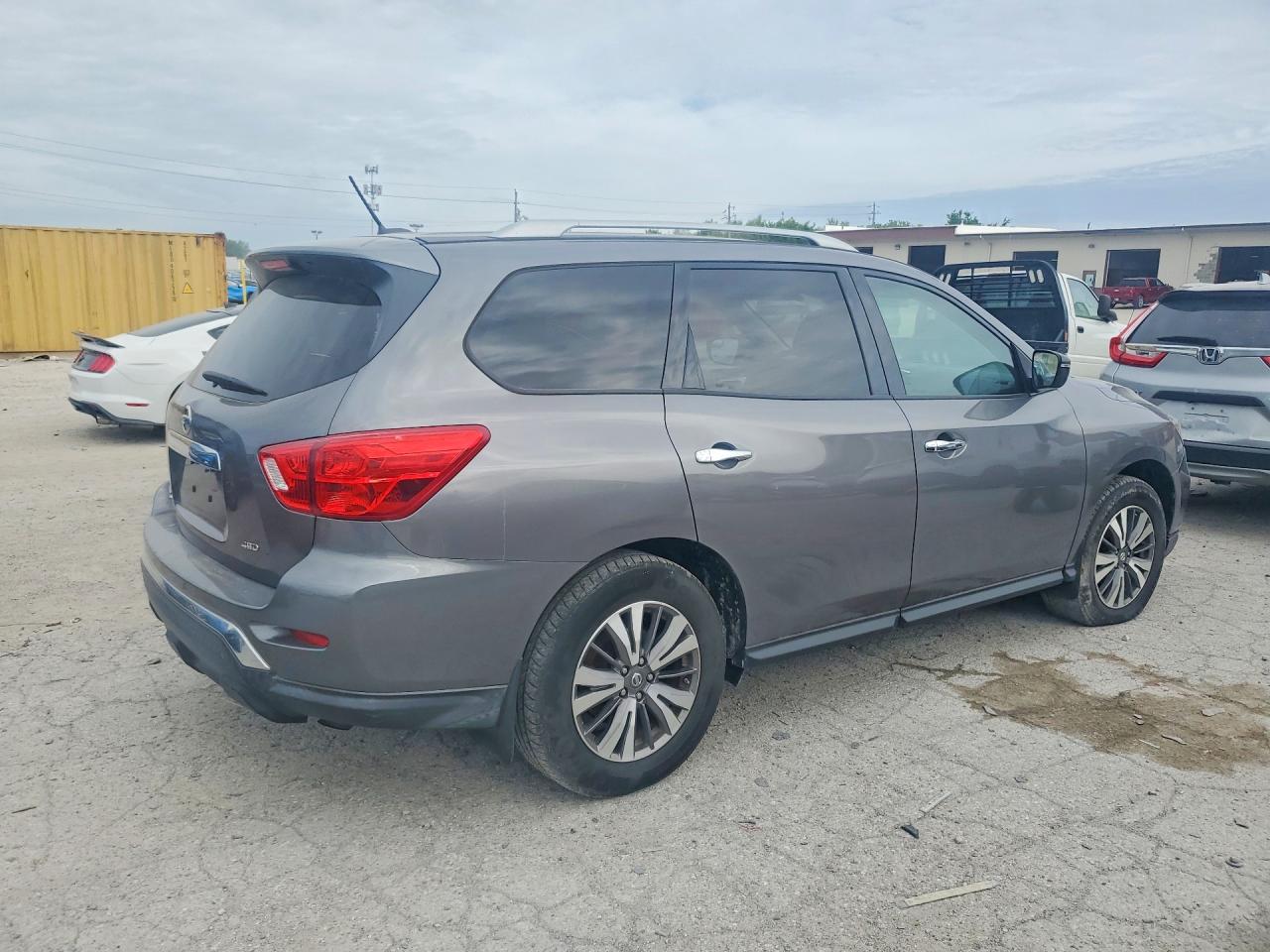 Nissan Pathfinder S