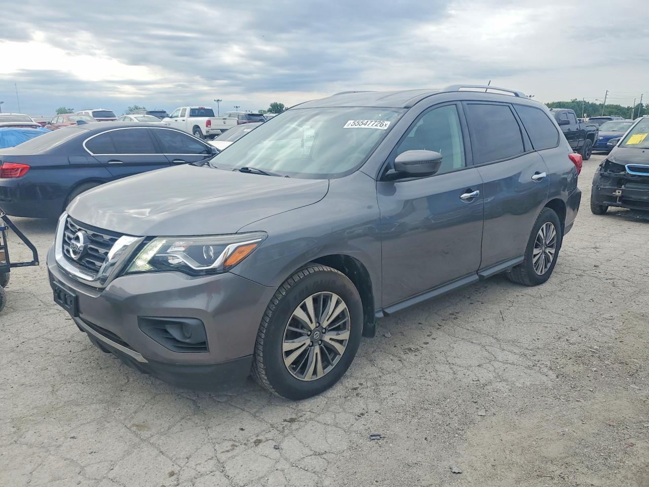 Salvage Nissan Pathfinder Image