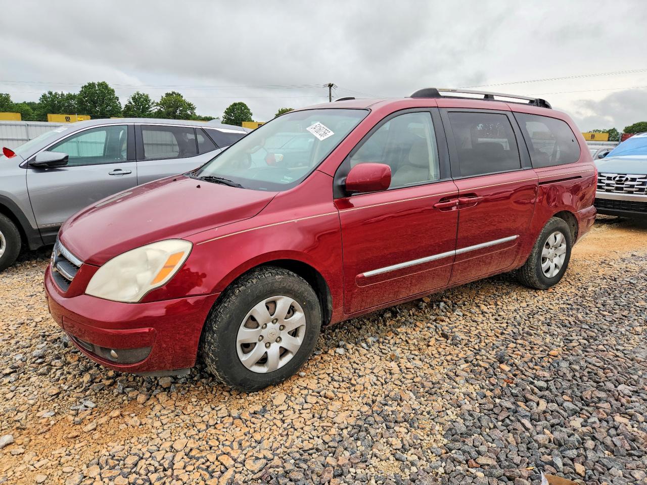 Salvage Hyundai Entourage Image