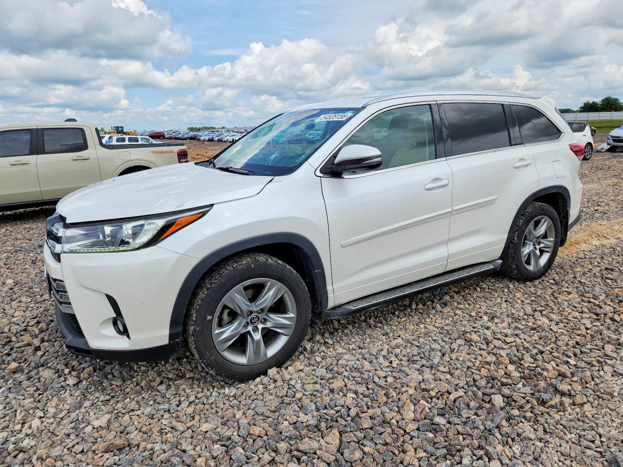 Salvage Toyota Highlander Image