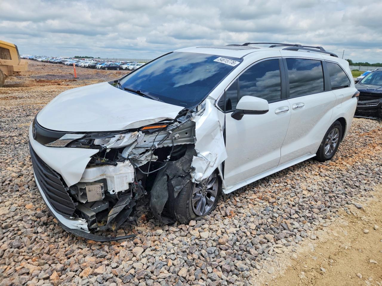 Salvage Toyota Sienna Image