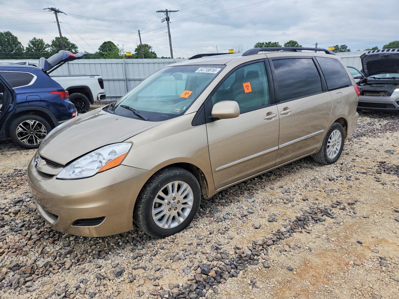Salvage Toyota Sienna Image