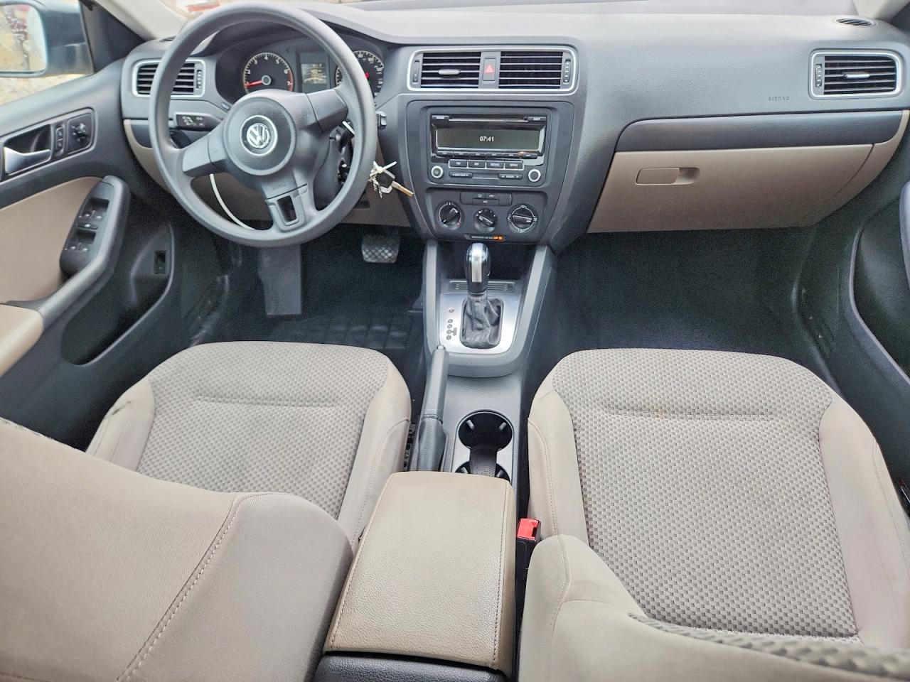 Volkswagen Jetta Base