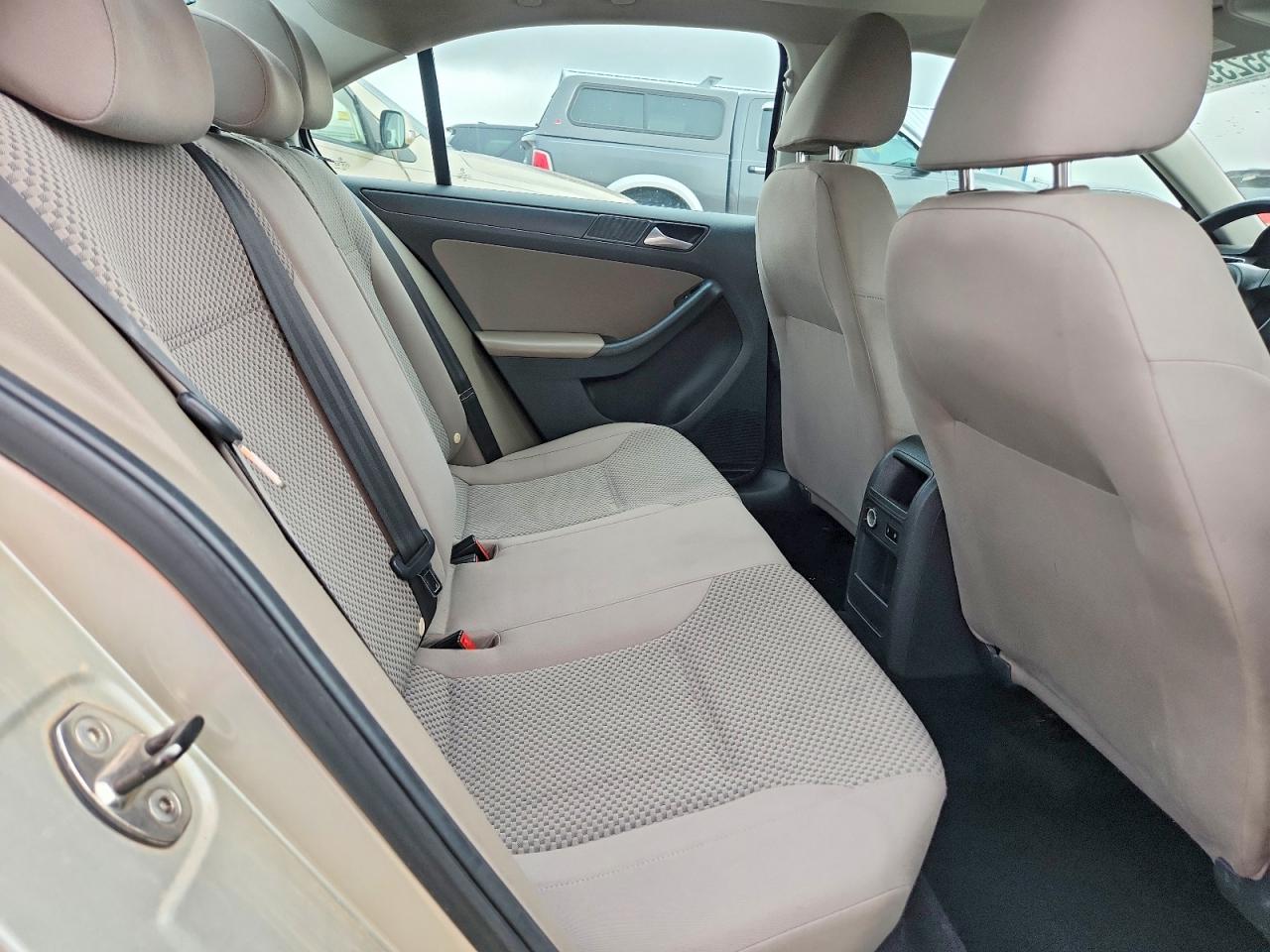 Volkswagen Jetta Base