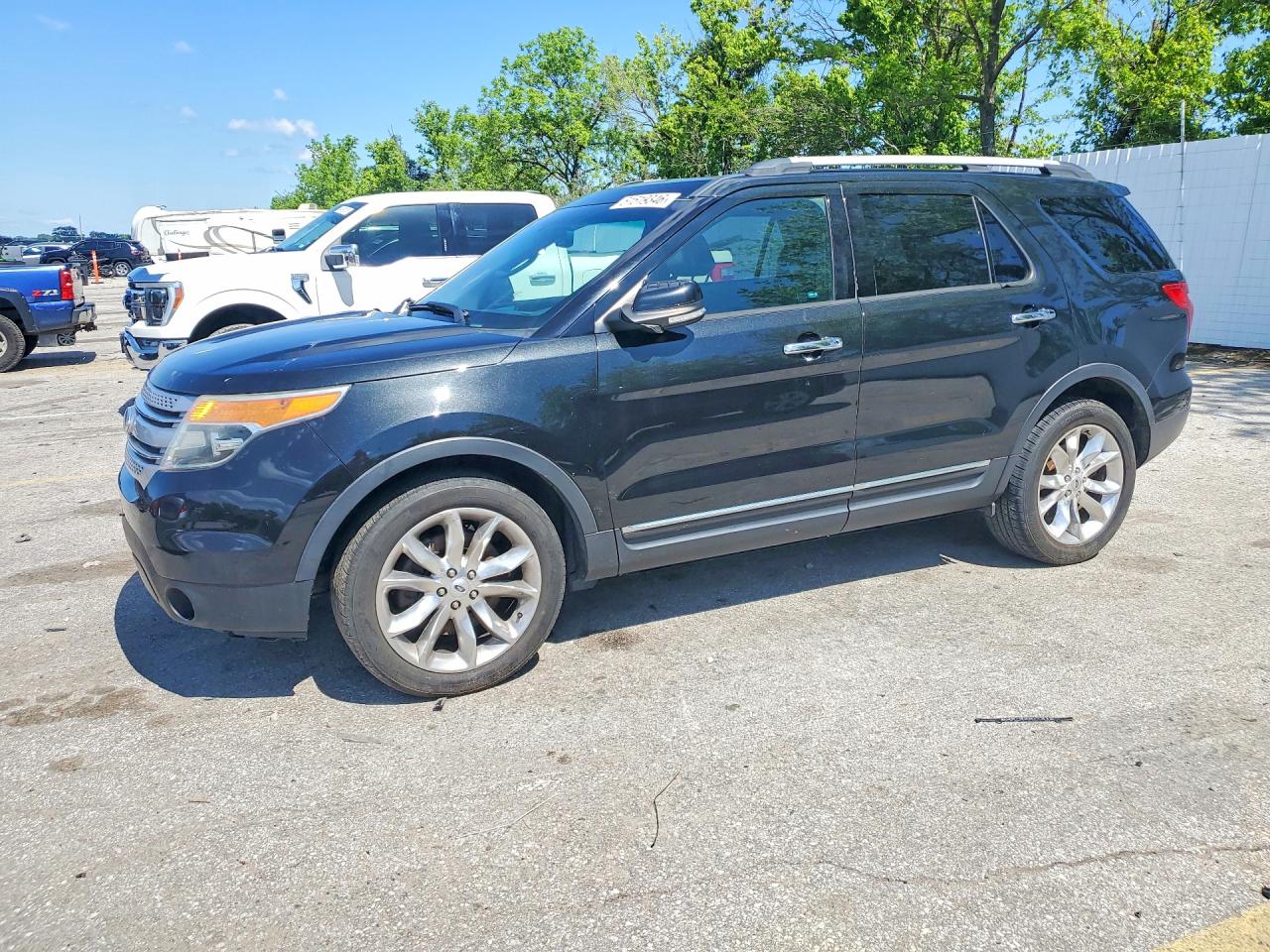 Salvage Ford Explorer Image