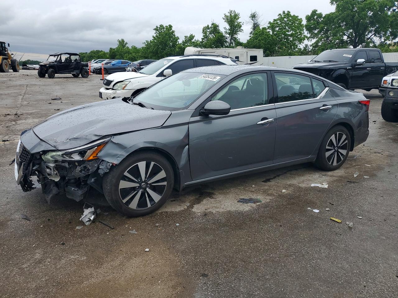 Salvage Nissan Altima Image