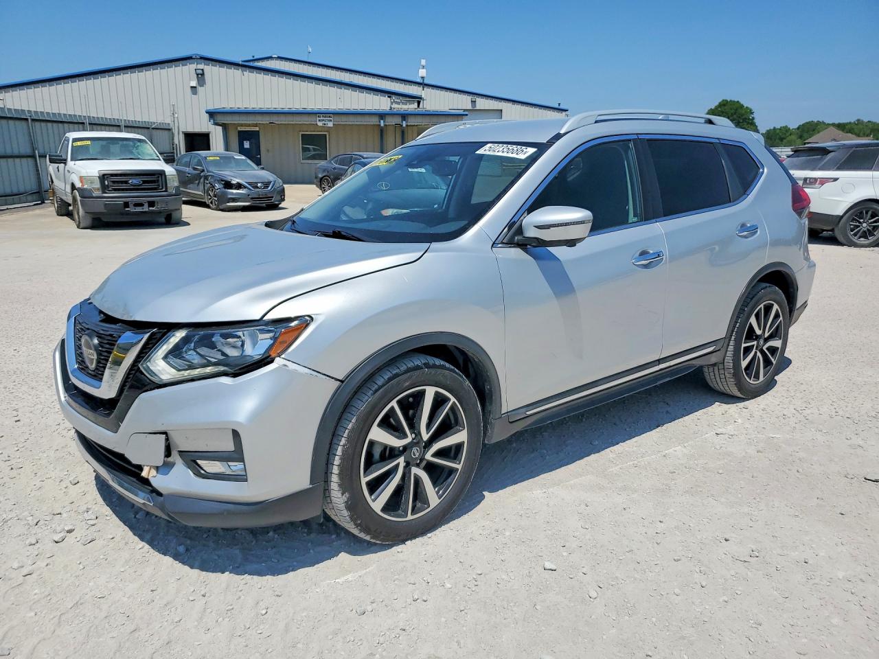 Salvage Nissan Rogue Image