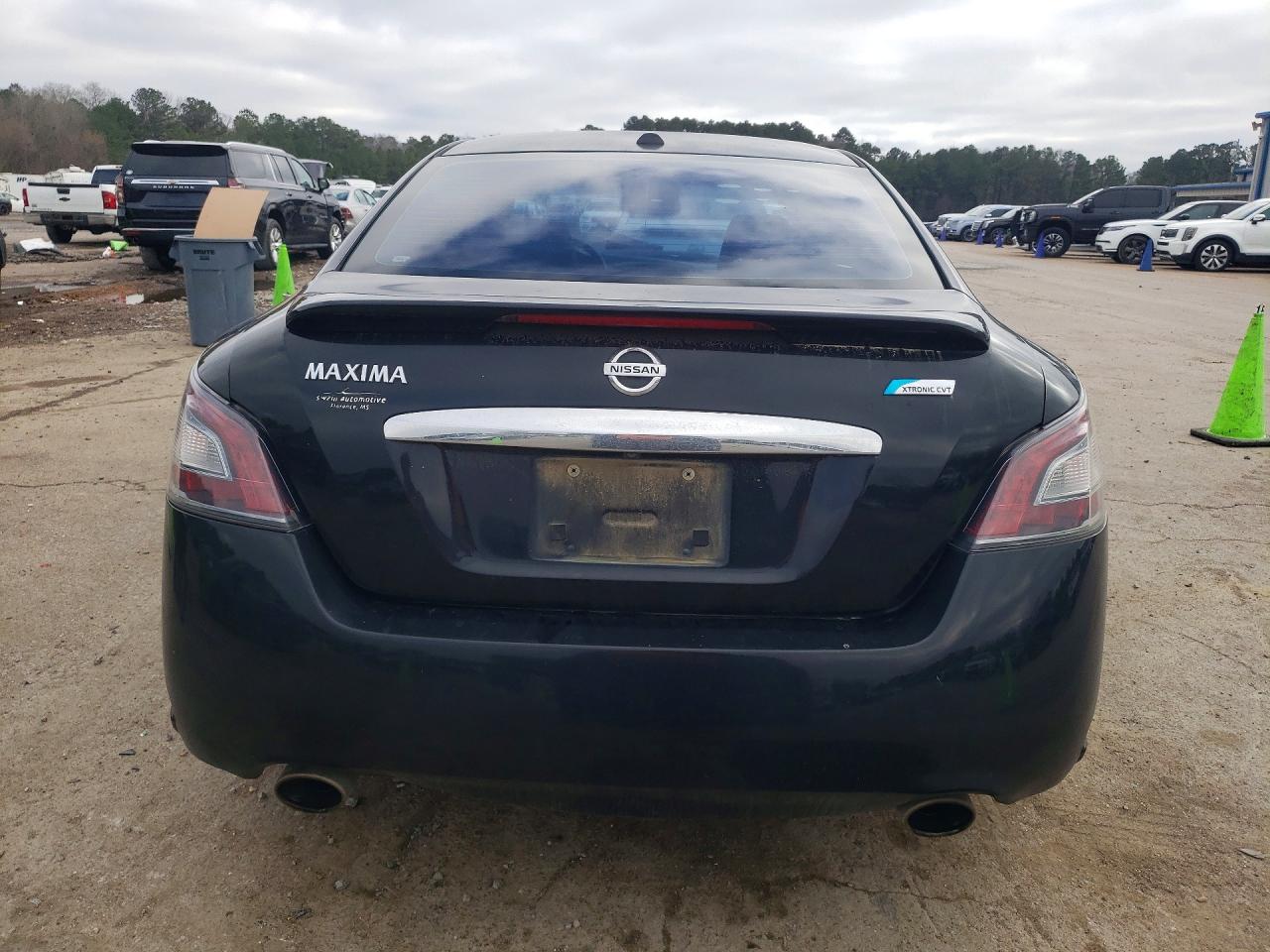 Nissan Maxima S