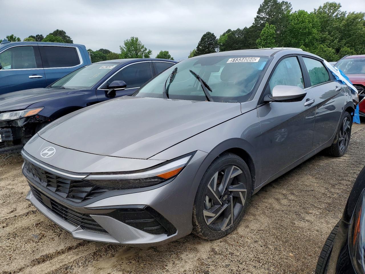 Salvage Hyundai ELANTRA Image