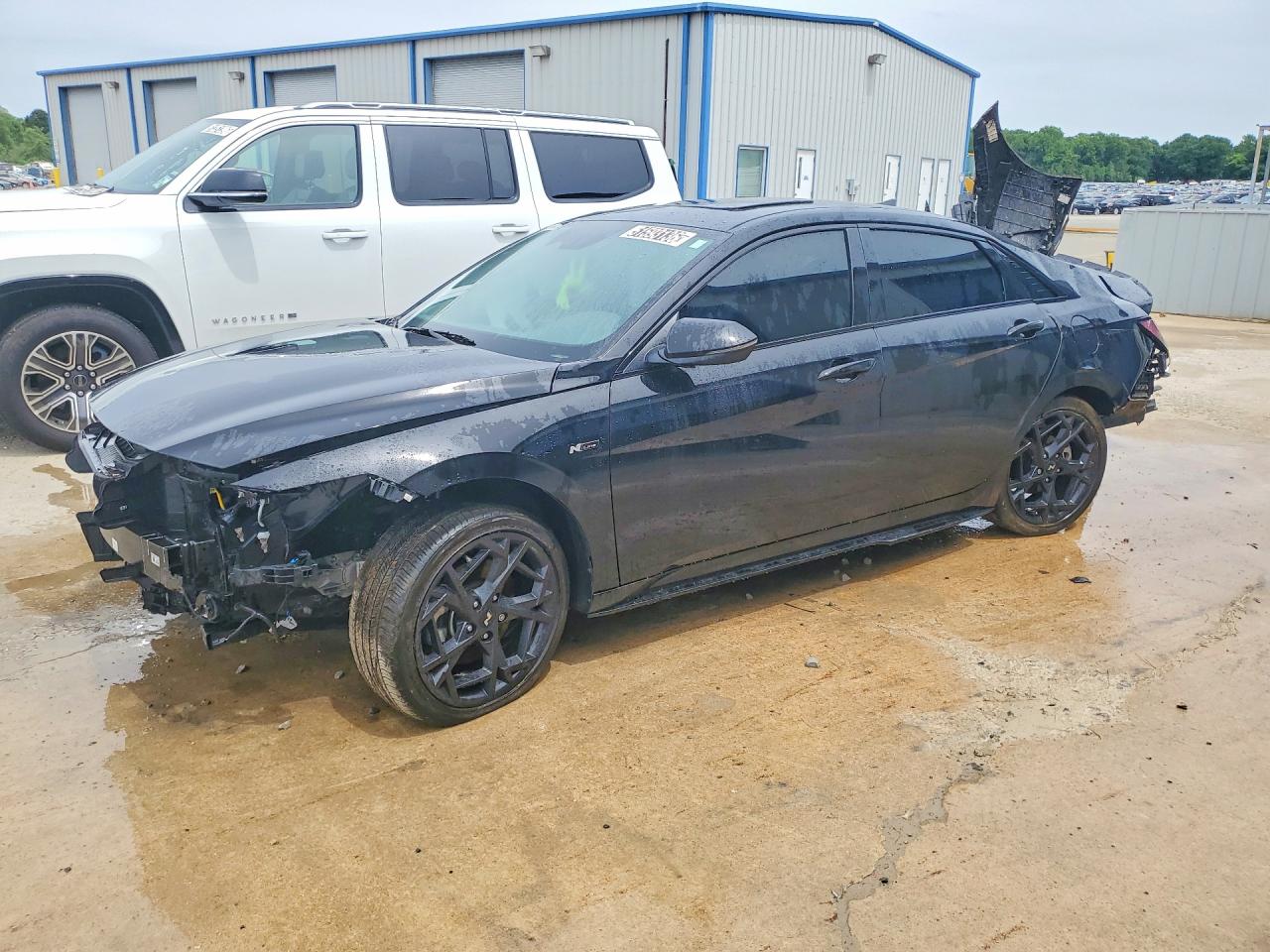 Salvage Hyundai ELANTRA Image