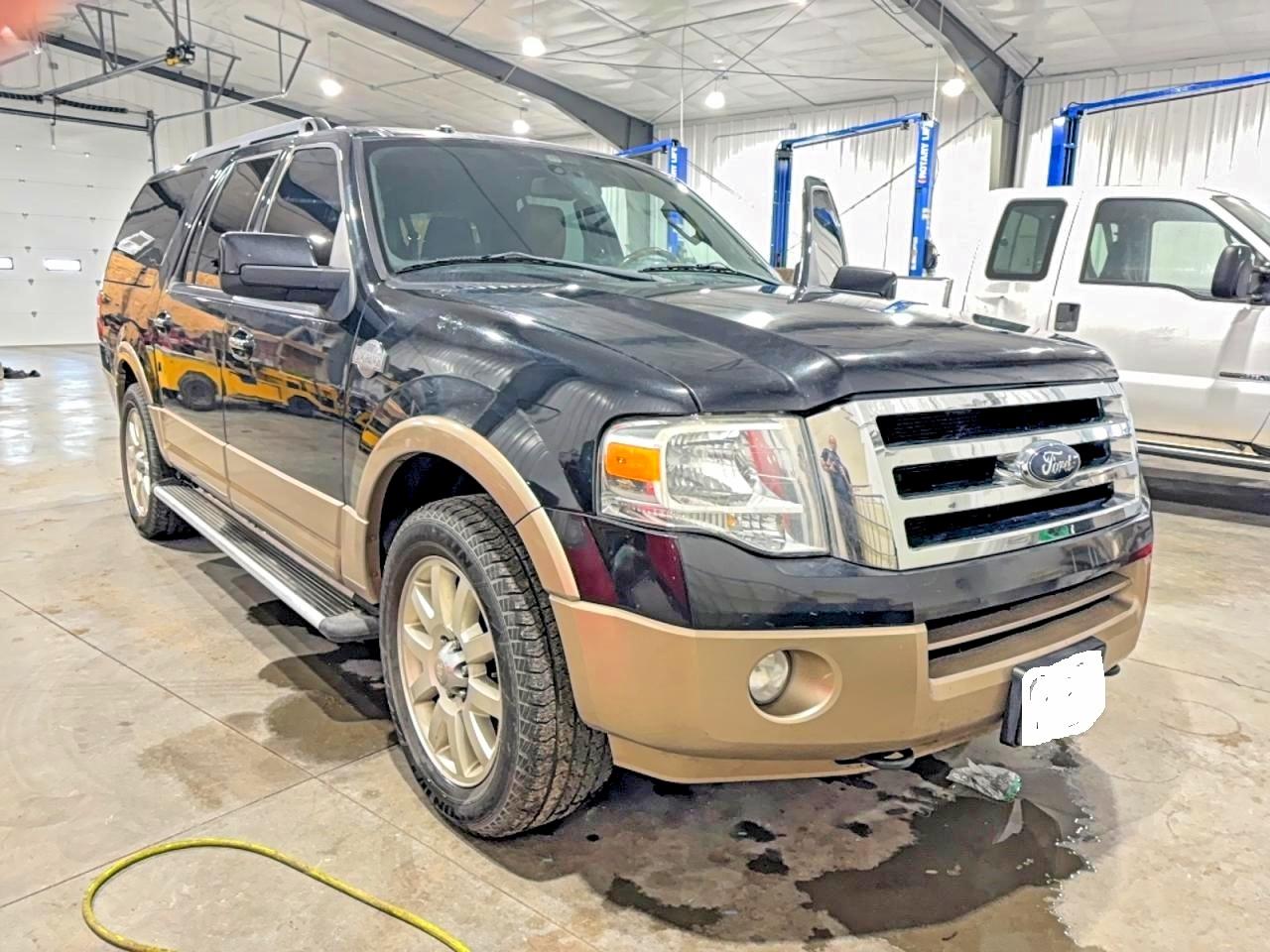Salvage Ford Expedition Image