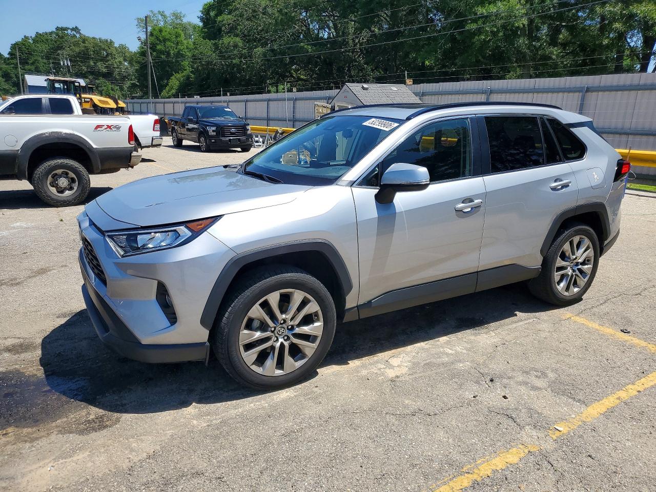 Salvage Toyota RAV4 Image