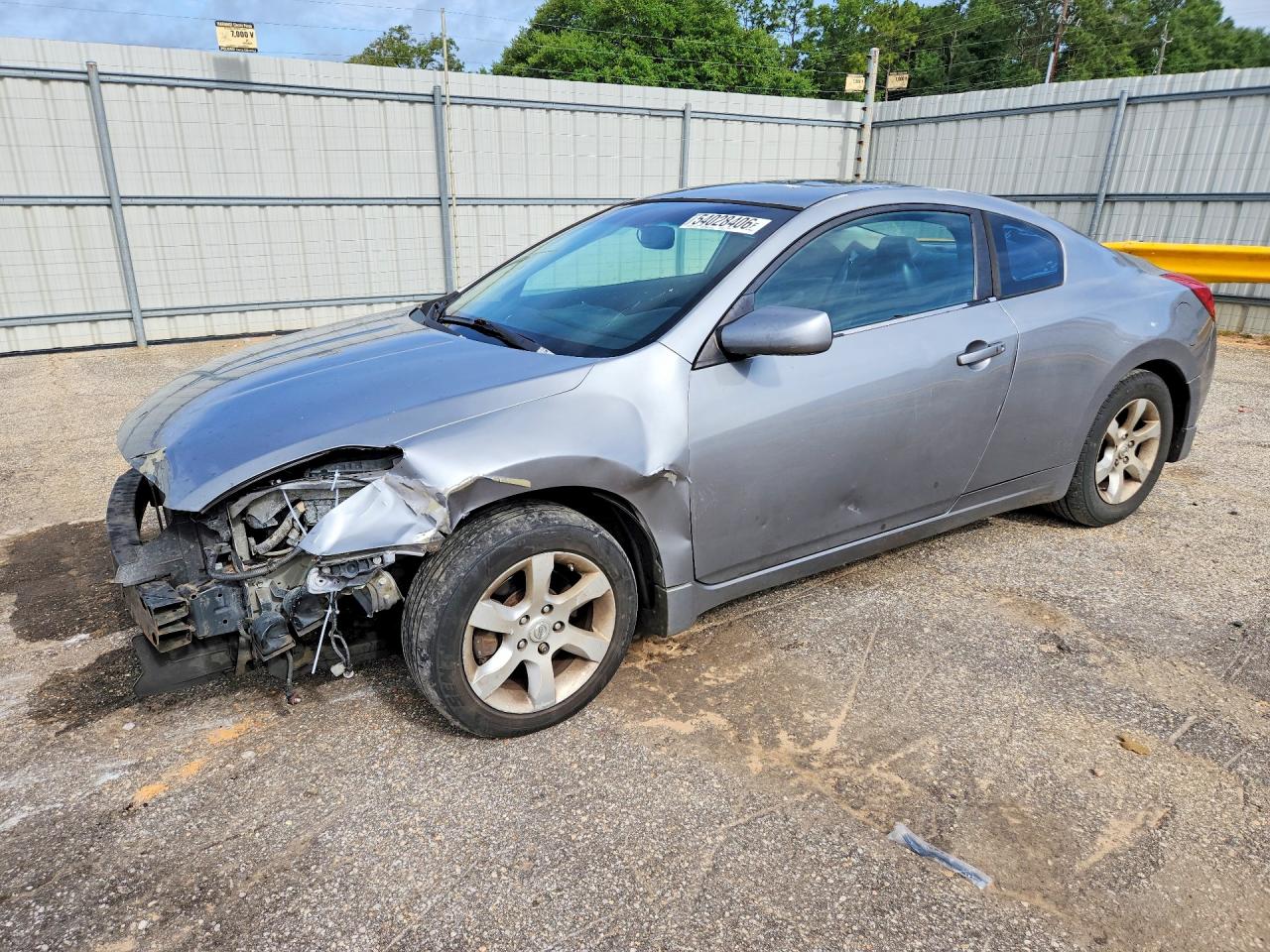 Salvage Nissan Altima Image