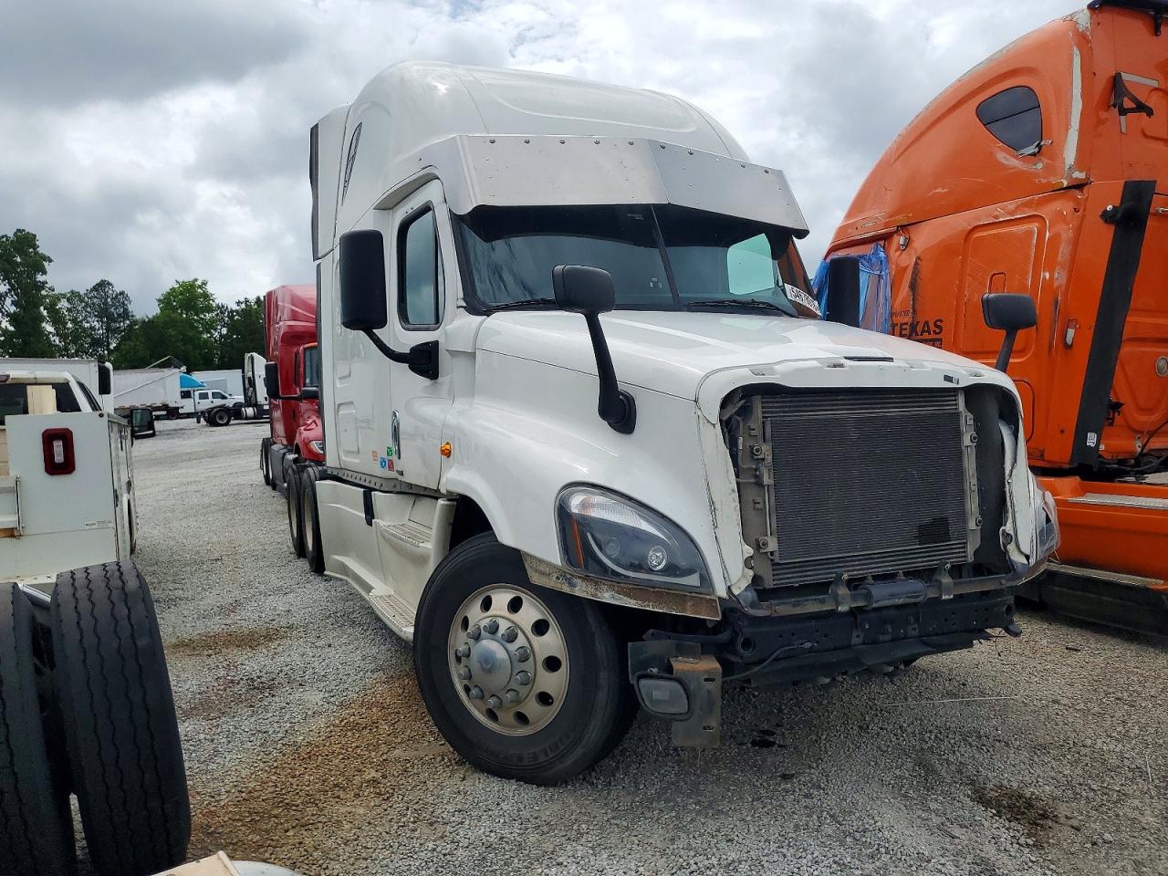 Salvage Freightliner Cascadia Image