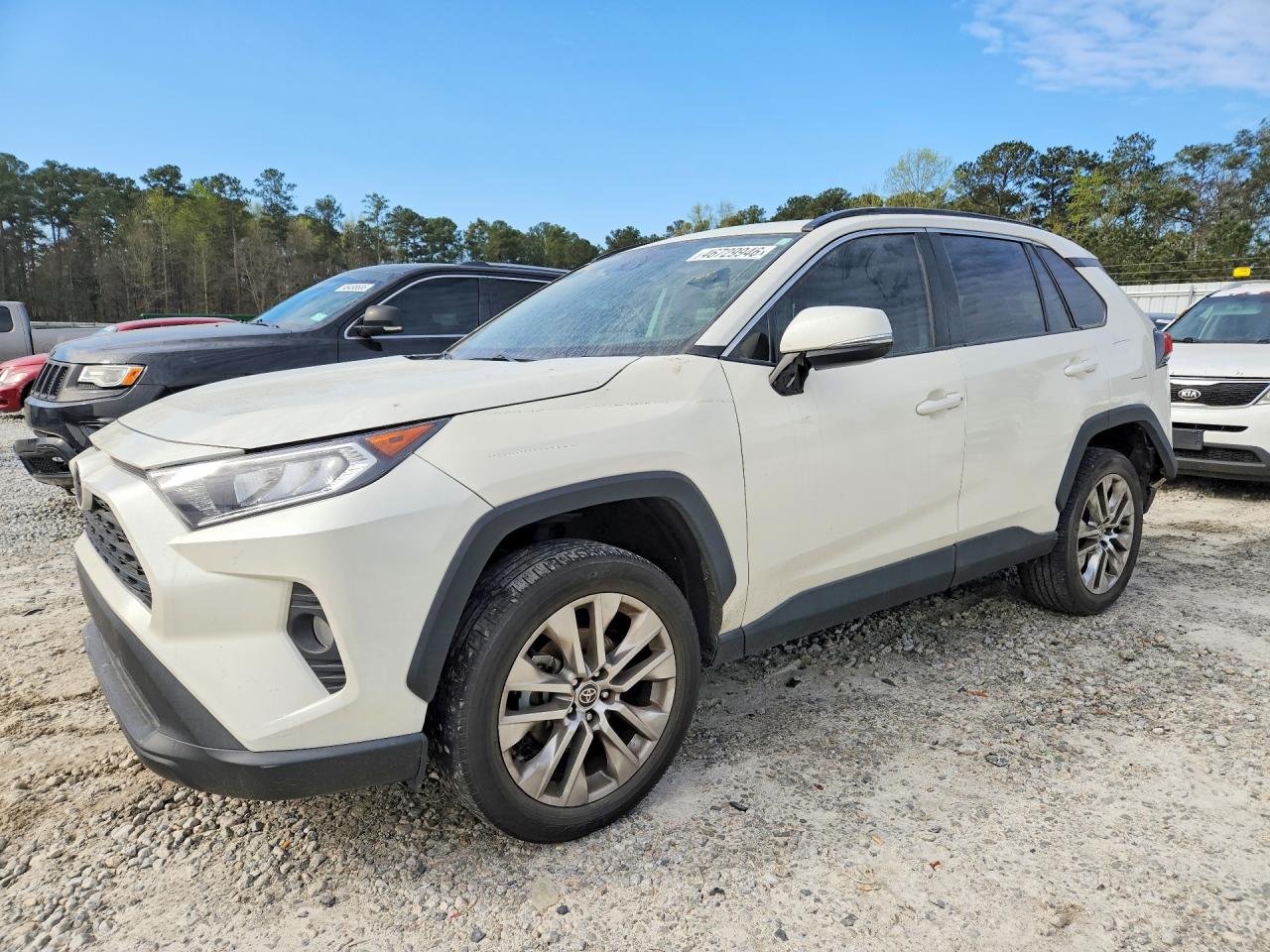 Salvage Toyota RAV4 Image