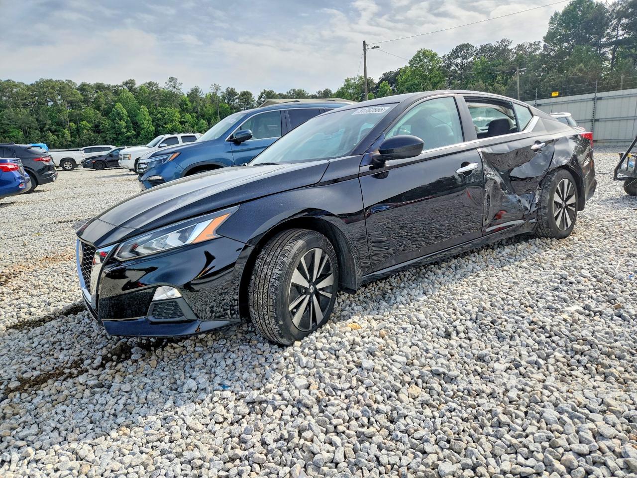 Salvage Nissan Altima Image